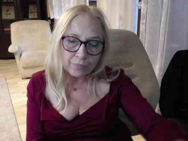 BlondeSofia webcam
