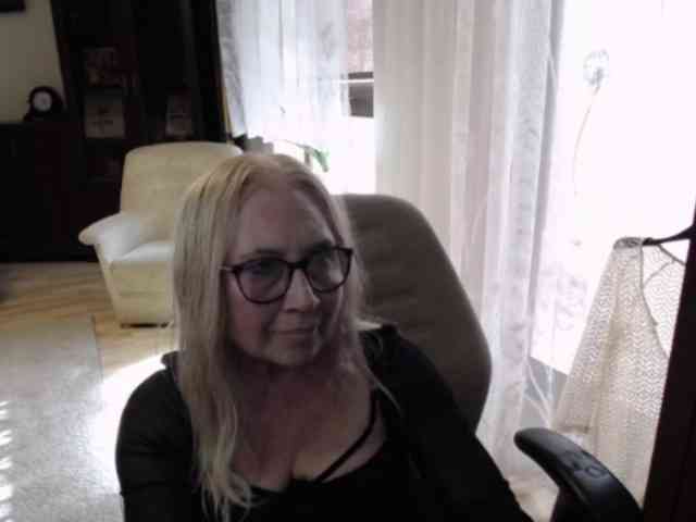 BlondeSofia webcam