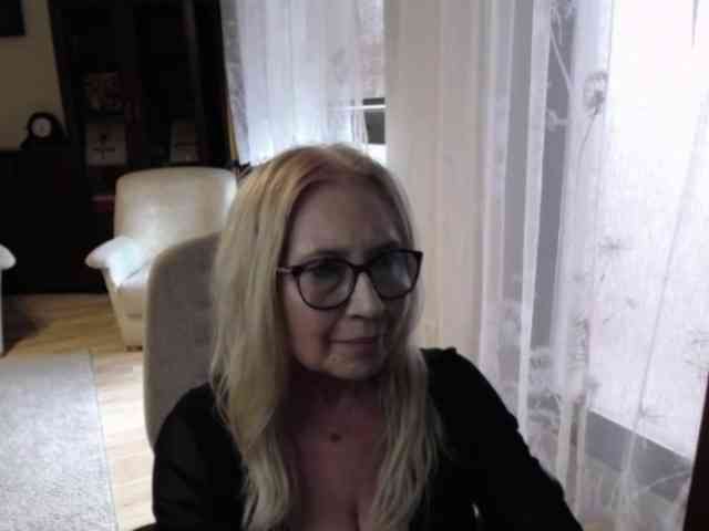 BlondeSofia webcam