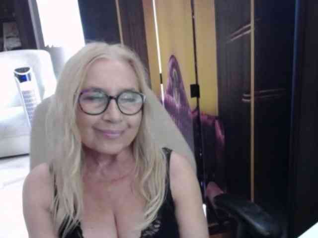 BlondeSofia webcam