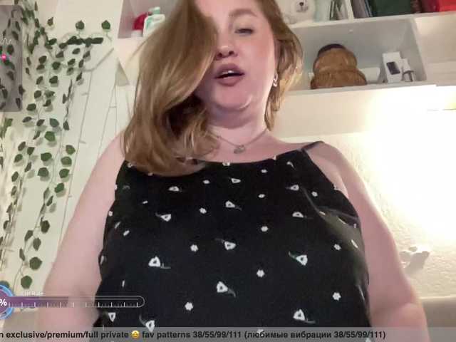 PusssyJuicy live webcam show