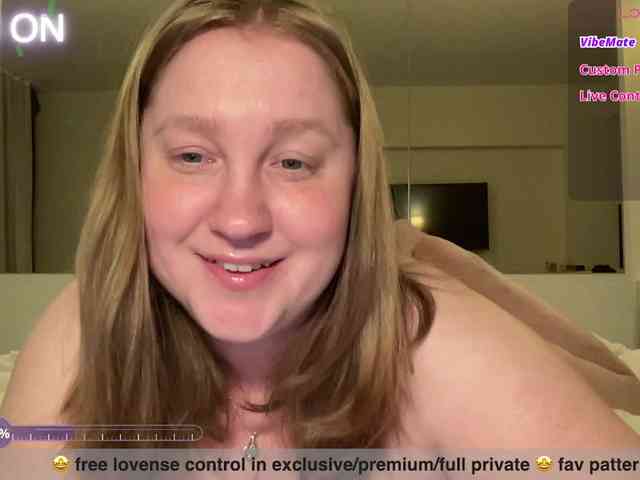 PusssyJuicy webcam