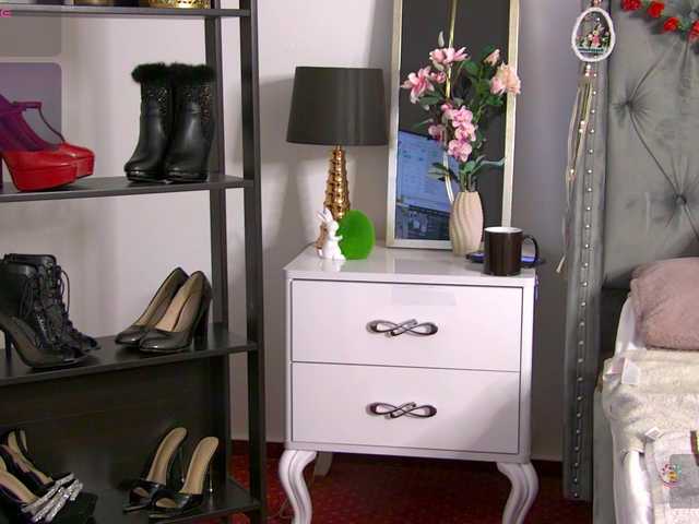 LolaButtie's BongaCams show and profile