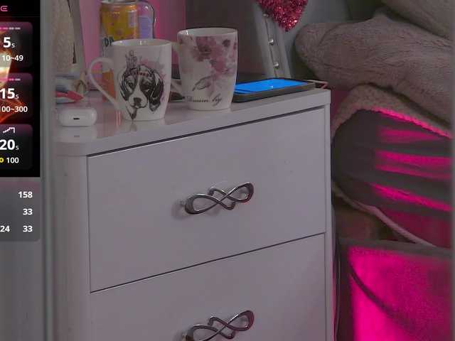 LolaButtie live cam preview