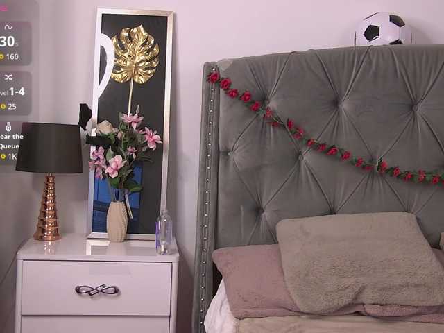 LolaButtie live webcam show