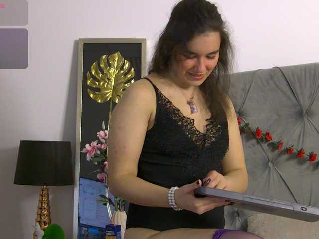 LolaButtie's BongaCams show and profile