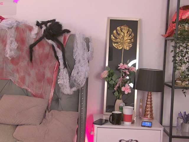LolaButtie live cam preview