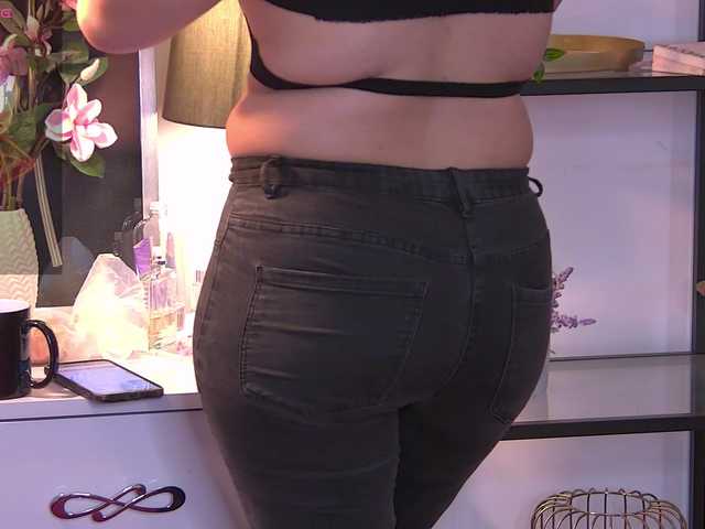 LolaButtie live cam on BongaCams