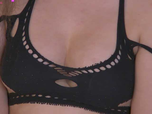 LolaButtie live cam preview