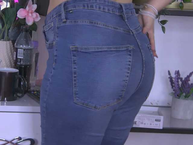 LolaButtie live cam on BongaCams