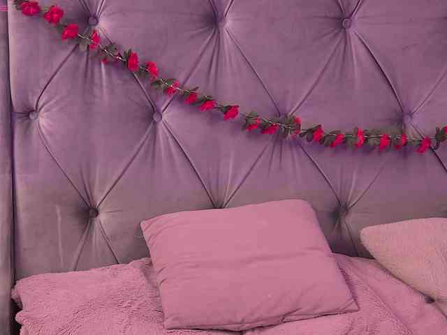 LolaButtie webcam