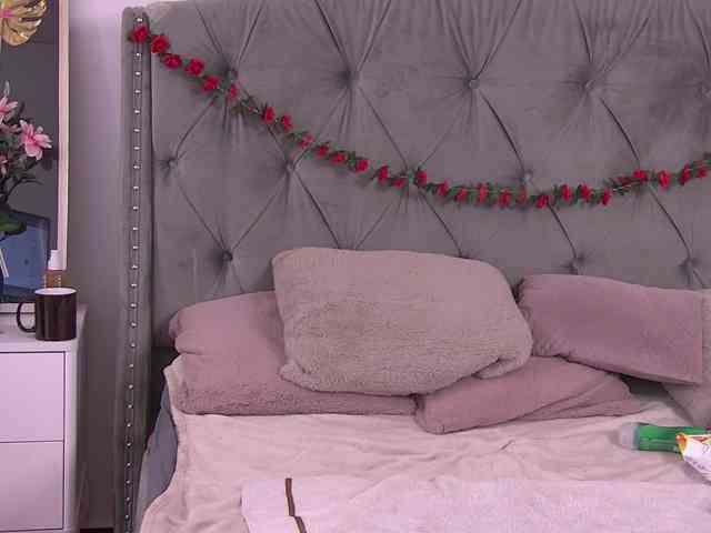 LolaButtie webcam