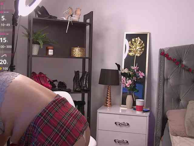 LolaButtie webcam