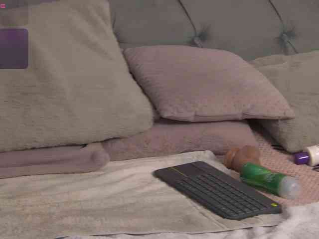 LolaButtie webcam