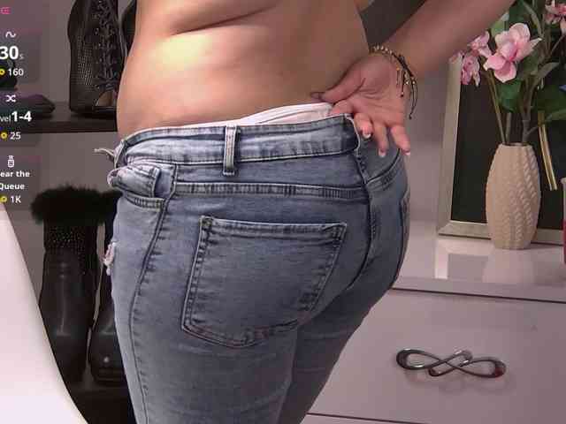 LolaButtie webcam