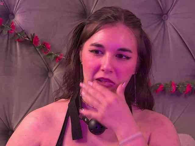 LolaButtie webcam