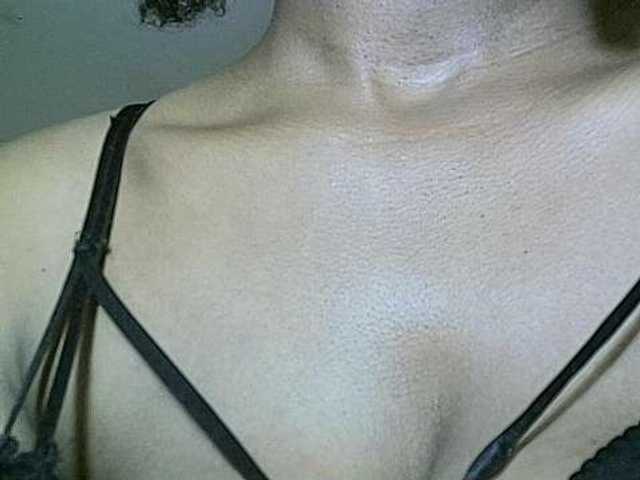 Avrilhunt live cam on BongaCams