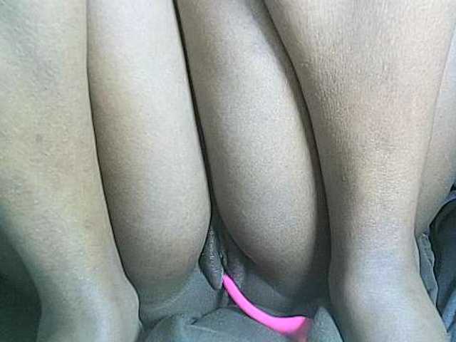 Avrilhunt live cam on BongaCams