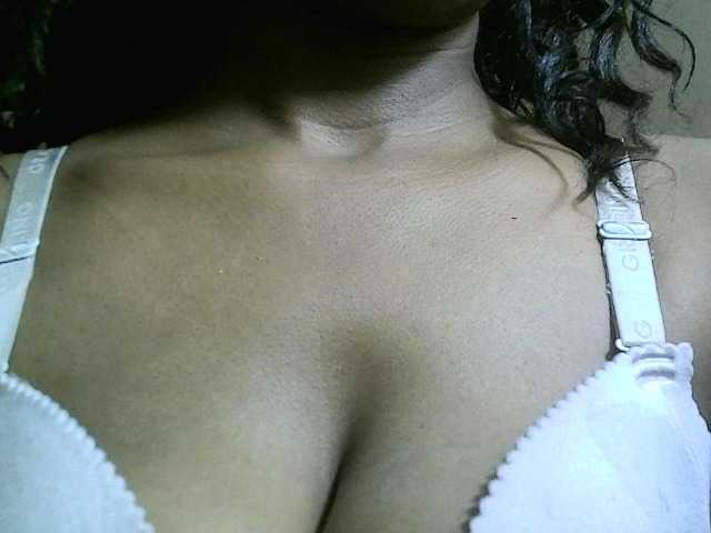 Avrilhunt live cam on BongaCams