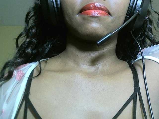 Avrilhunt live cam on BongaCams