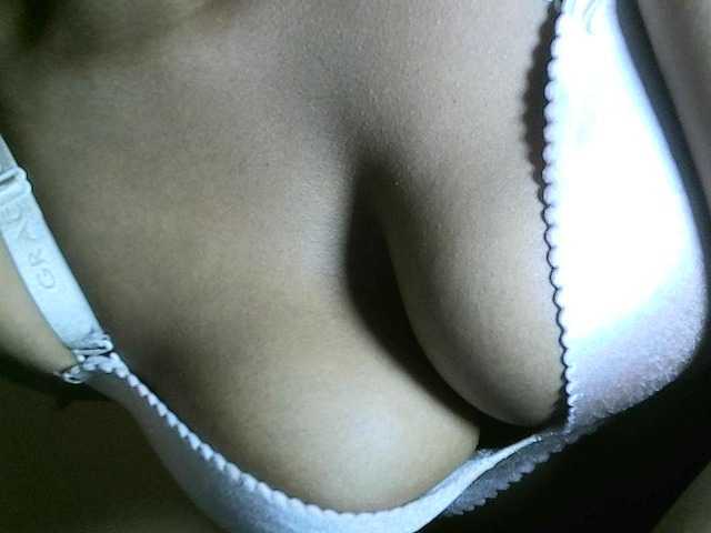 Avrilhunt live cam on BongaCams