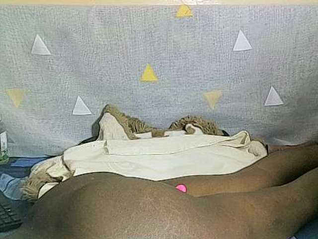 Avrilhunt live cam on BongaCams