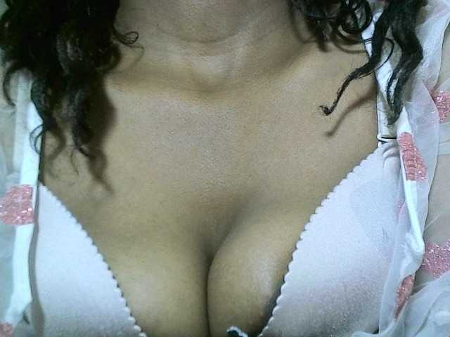 Avrilhunt live cam on BongaCams