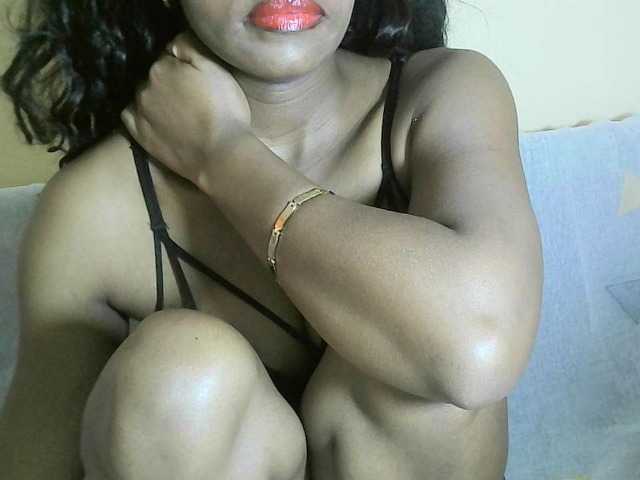 Avrilhunt live cam on BongaCams