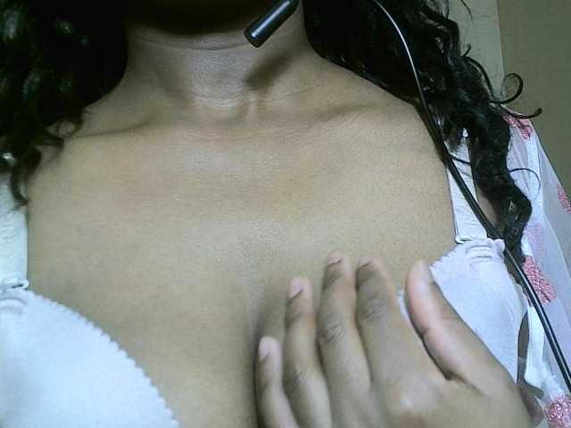 Avrilhunt live cam on BongaCams