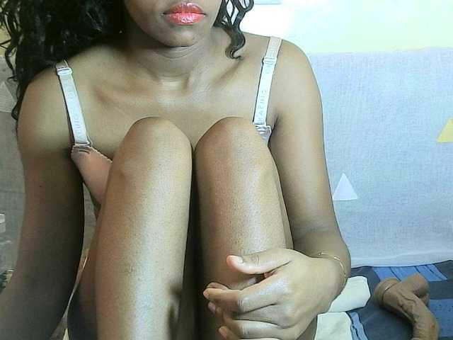 Avrilhunt live cam on BongaCams