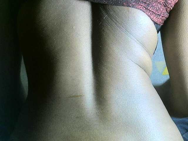 Avrilhunt live cam on BongaCams