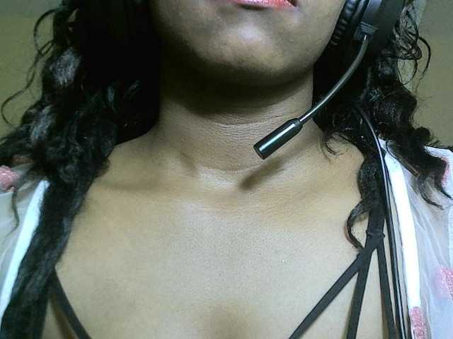 Avrilhunt live cam on BongaCams