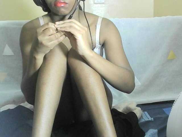 Avrilhunt live cam on BongaCams
