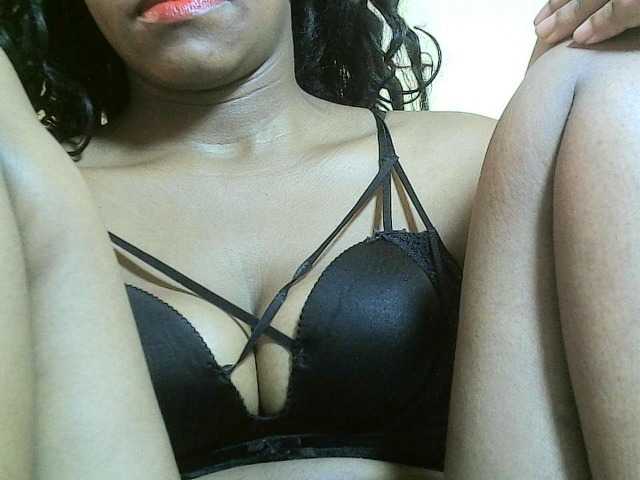 Avrilhunt live cam on BongaCams
