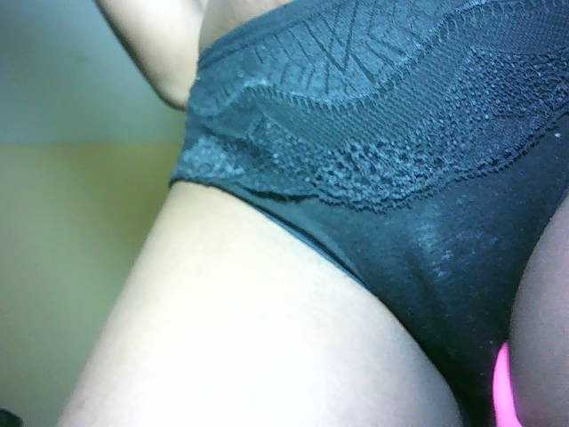 Avrilhunt's BongaCams show and profile