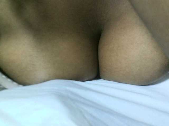 Avrilhunt live cam on BongaCams