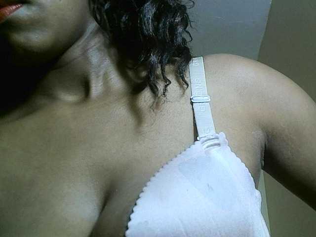 Avrilhunt live cam on BongaCams