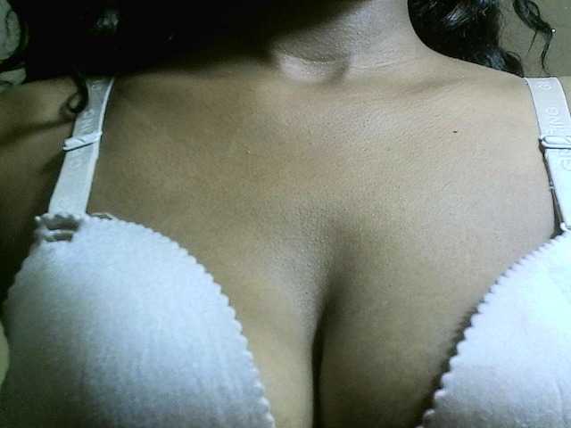 Avrilhunt live cam on BongaCams