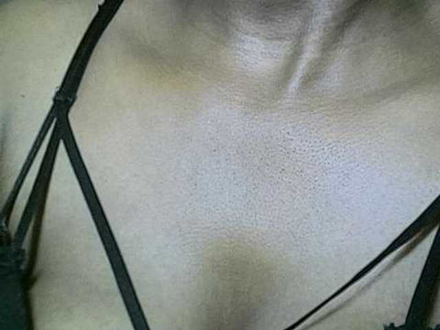 Avrilhunt live cam on BongaCams