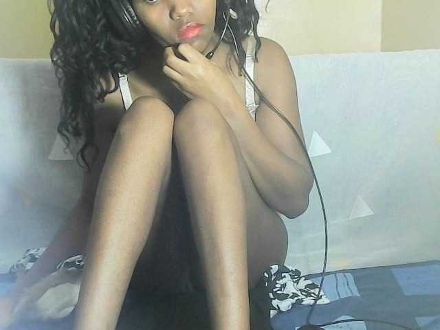 Avrilhunt live cam on BongaCams