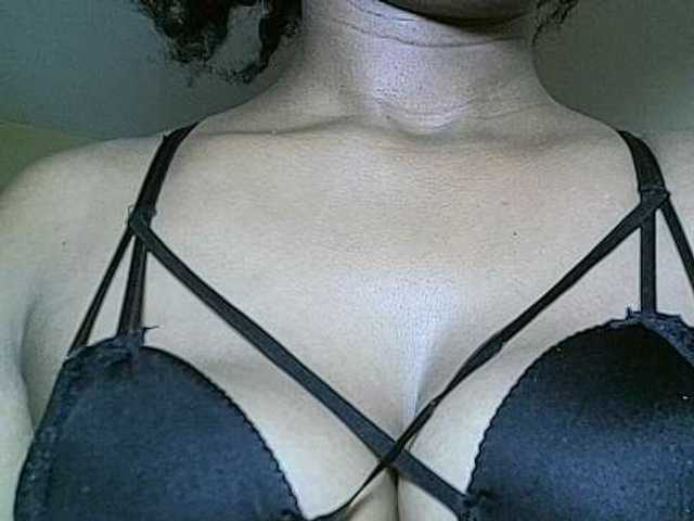 Avrilhunt live cam on BongaCams