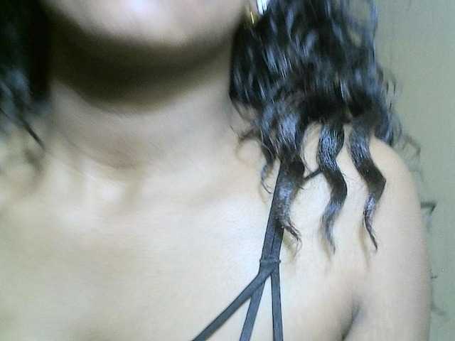 Avrilhunt live cam on BongaCams