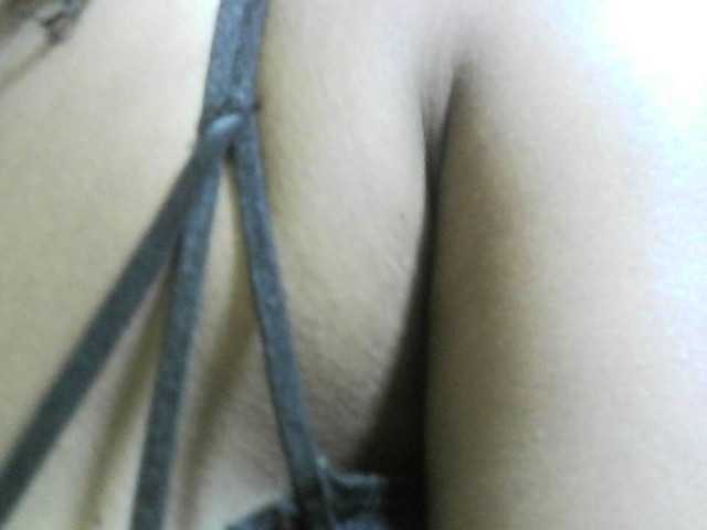 Avrilhunt live cam on BongaCams