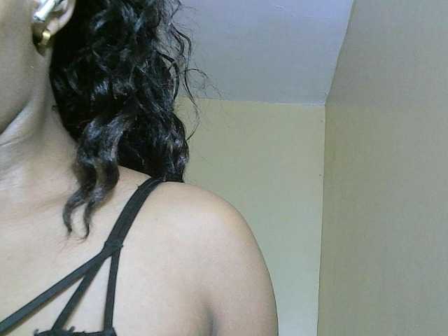 Avrilhunt live cam on BongaCams