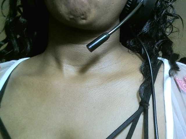 Avrilhunt live cam on BongaCams