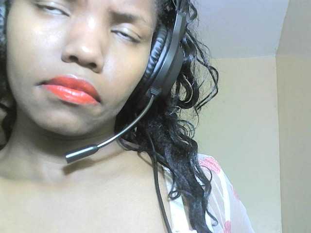 Avrilhunt live cam on BongaCams