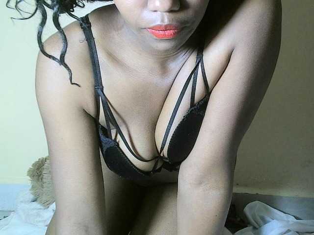 Avrilhunt live cam on BongaCams