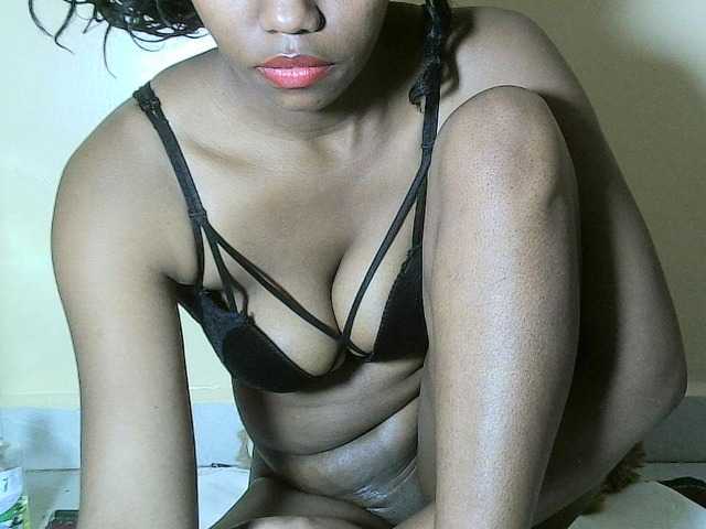 Avrilhunt live cam on BongaCams