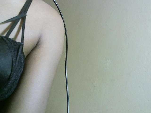 Avrilhunt live cam on BongaCams