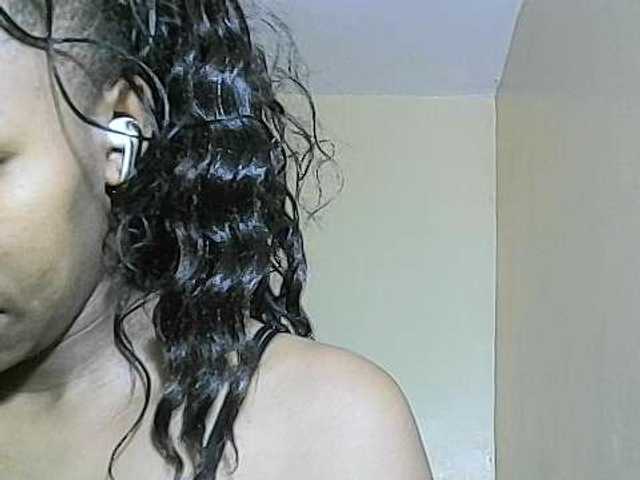 Avrilhunt live cam on BongaCams